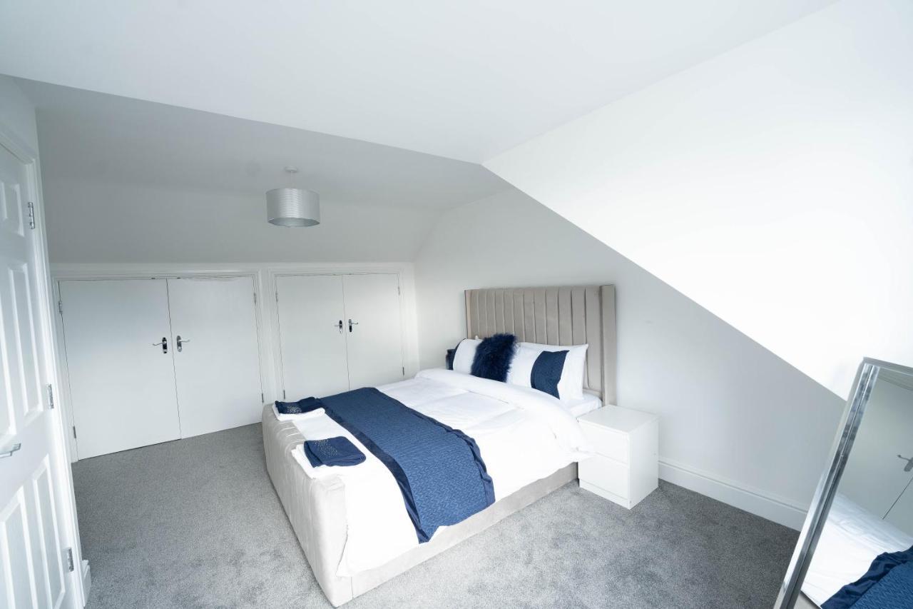 Entire Modern Home With Private Parking For 6/8 Persons 워크솝 외부 사진